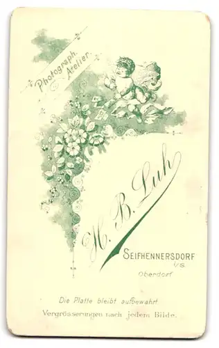 Fotografie H. B. Luh, Seifhennersdorf i. S., Brautpaar mit Brautstrauss im Hochzeitskleid und Anzug