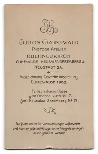 Fotografie Julius Grunewald, Oberneukirch, jung Eheleute im schwarzen Brautkleid und im Anzug