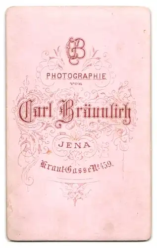 Fotografie Carl Bräunlich, Jena, junge Frau im dunklen Kleid mit Locken und Haarband