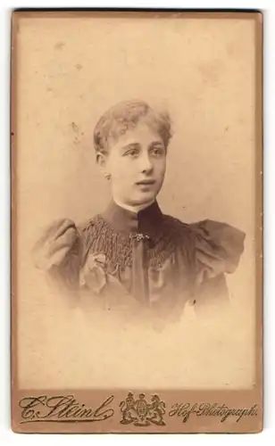 Fotografie C. Steinl, Potsdam, Brandenburger-Str. 63, Junge Dame mit zurückgebundenem Haar