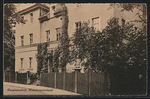 AK Neudietendorf, Strassenpartie am Mädchenpensionat