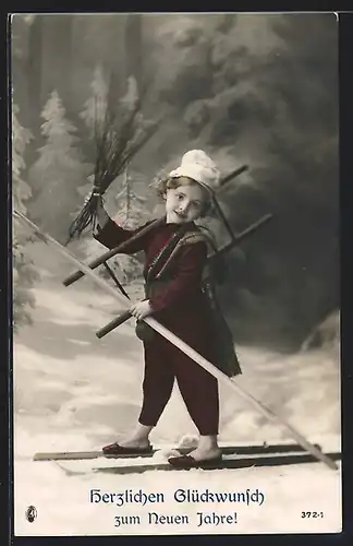 AK Mädchen als Schornsteinfeger auf Ski im Wald