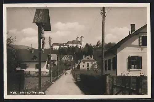 AK Weiz, Blick auf Weizberg mit Flurkreuz