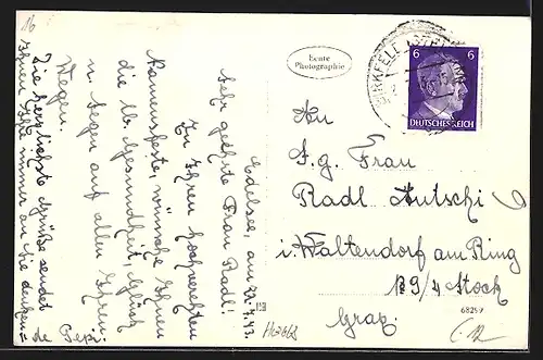 AK Birkfeld, Marktplatz mit Gasthof J. Szutter und Passanten