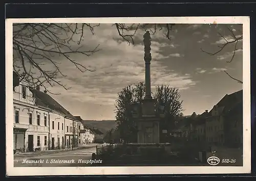 AK Neumarkt, Hauptplatz mit Säulendenkmal