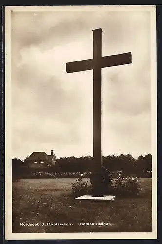 AK Rüstringen /Nordsee, Kreuz auf dem Heldenfriedhof