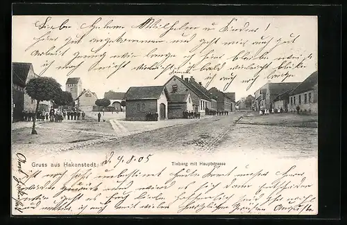 AK Hakenstedt, Tieberg mit Hauptstrasse, Kirche und Ortsbewohnern