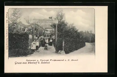 AK Wentorf bei Reinbek, Restaurant u. Pensionat Waidmannsruh H. Ahrendt, Garteneingang mit Familie, Strasse