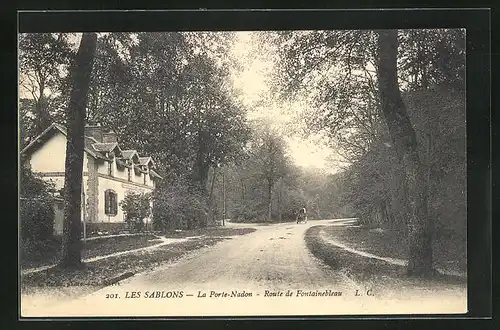 AK Les Sablons, La Porte-Nadon - Route de Fontainebleau