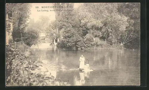 AK Montigny-sur-Loing, Le Loing, vers l`Hotel du Coq