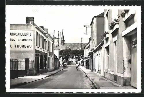AK La Ferté-Bernard, Rue Victor Hugo et Eglise Saint-Antoine