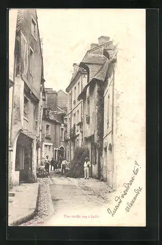 AK Une Vieille, Rue á Sablé