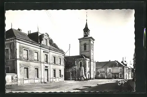 AK Pontvallain, la Mairie, le Monument et l'Eglise