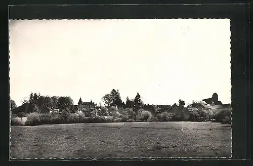 AK Villaines-la-Carelle, Vue sur le Bourg