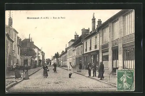 AK Mormant, Rue de Paris, Strassenpartie