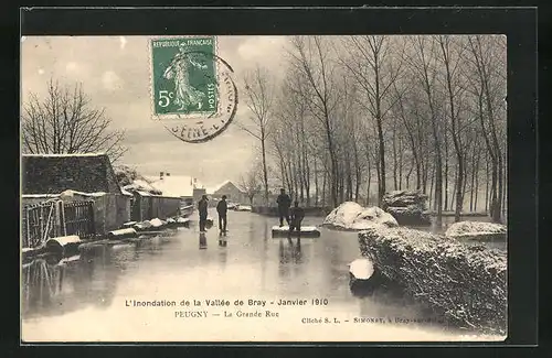 AK Peugny, La Grande Rue, L`Inondation de la Vallée de Bray-Janvier 1910