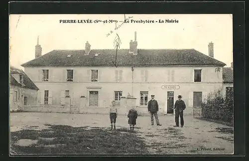 AK Pierre-Levée, Le Presbytére-LaMairie