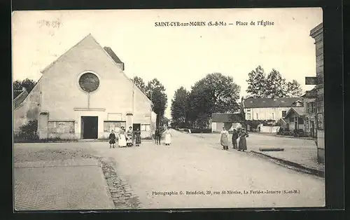 AK Saint-Cyr-Sur-Morin, Place de l`Eglise