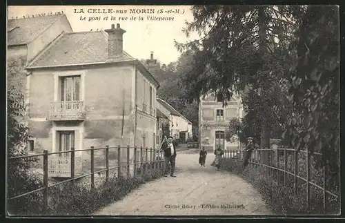 AK La Celle-sur-Morin, Le pont et la rue de la Villeneuve