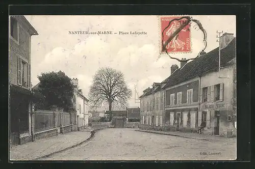 AK Nanteuil-sur-Marne, Place Lafayette