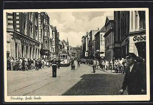 AK Flensburg, Grosse Strasse mit Geschäften und Strassenbahn