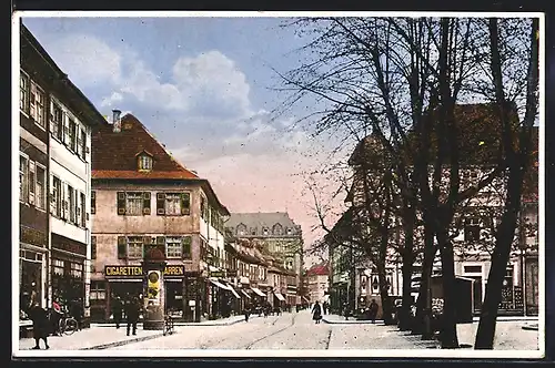 AK Durlach, Hauptstrasse mit Passanten und Litfasssäule