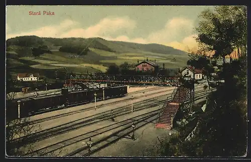 AK Stará Paka, Bahnhof mit Waggons und Gleisen