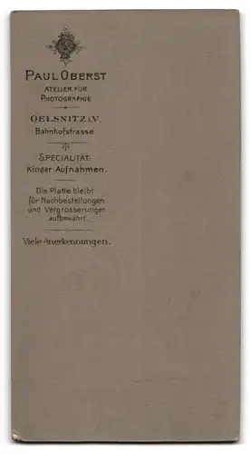 Fotografie Paul Oberst, Oelsnitz i. V., Mutter und Vater mit ihren Kind im Wickel, Mutterglück