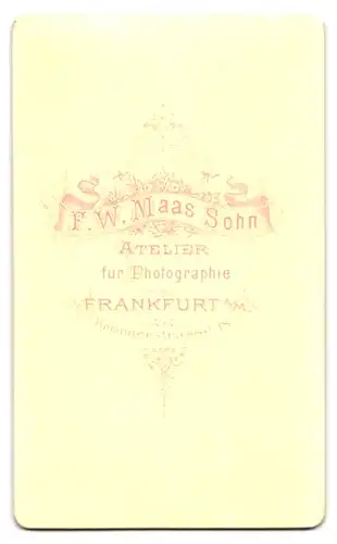 Fotografie F. W. Maas Sohn, Frankfurt / Main, junge Frau mit geflochtenen hochgebundenen Haaren