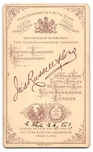 Fotografie Russell & Sons, London, Herr G. White im Anzug mit Walrossbart