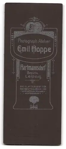 Fotografie Emil Hoppe, Hartmannsdorf, kleines Mädchen zum Schulanfang mit Zuckertüte und Schulranzen