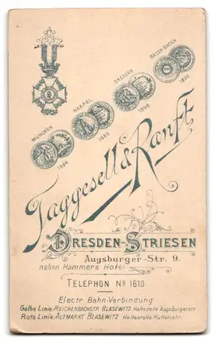 Fotografie taggesell & Ranft, Dresden, niedliches sächsisches Mädchen mit grosser Zuckertüte und Schulranzen, Schulanfang