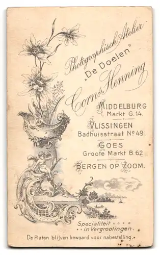 Fotografie Corns Henning, Middelburg, Markt G. 14, Junge Dame in modischer Kleidung