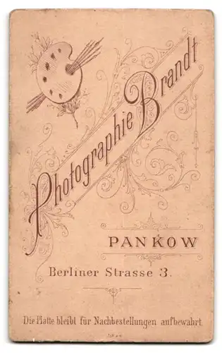 Fotografie Brandt, Pankow, Berliner Str. 3, Junge Dame im Kleid mit Puffärmeln