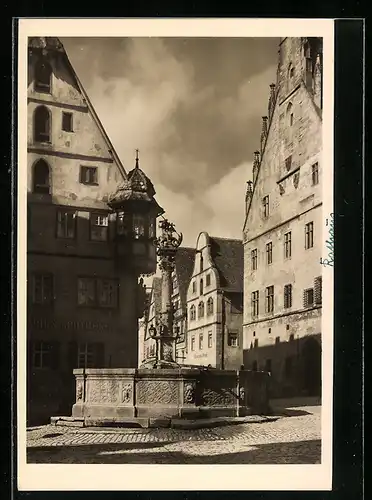 AK Rothenburg ob der Tauber, Marien-Apotheke, St. Georgsbrunnen