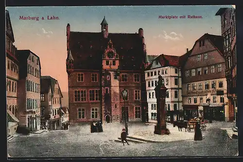 AK Marburg a. Lahn, Marktplatz mit Gasthaus zum alten Ritter, Rathaus und Denkmal