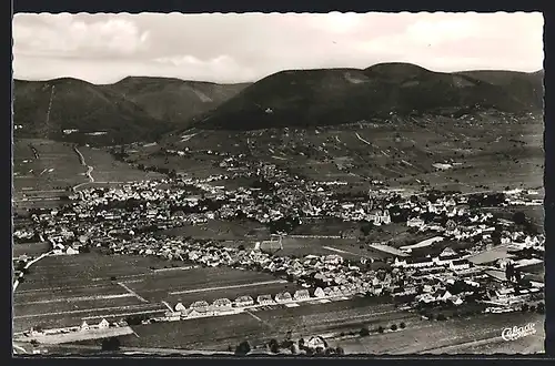AK Edenkoben /Pfalz, Pfälzische Sesselbahn, Blick auf den Ort