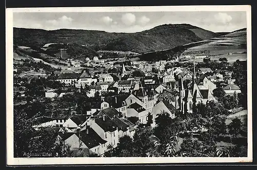 AK Adenau /Eifel, Ortsansicht mit Bergen