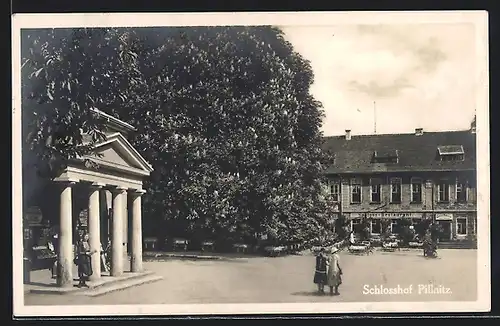 AK Dresden-Pillnitz, Schlosshof mit Restaurant und Kastanienblüte