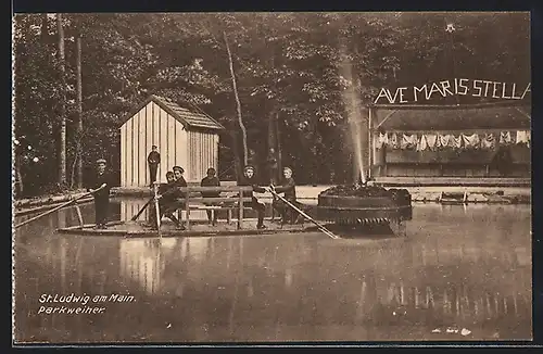 AK St. Ludwig am Main, Am Parkweiher, Knaben auf einem Floss