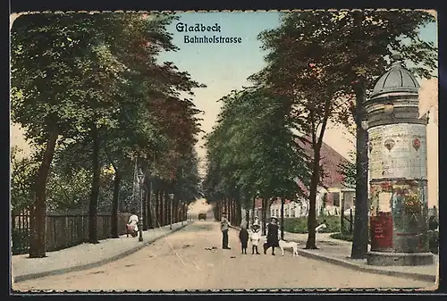 AK Gladbeck, Bahnhofstrasse mit Litfasssäule