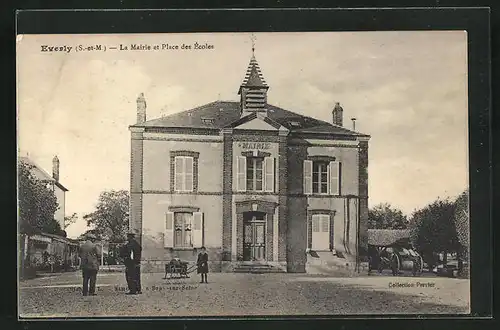 AK Evesly, La Mairie et Place des Écoles