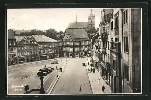 AK Mittweida i. Sa., Strasse am Markt mit Rathaus und Auto