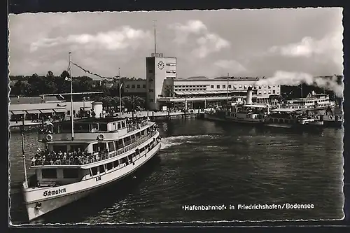 AK Friedrichshafen a. B., Hafenbahnhof mit Dampfer Schwaben und Bavaria