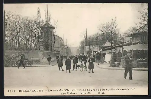 AK Billancourt, La rue du Vieux Pont de Sèvres et la sortie des ouvriers des Usines Renault