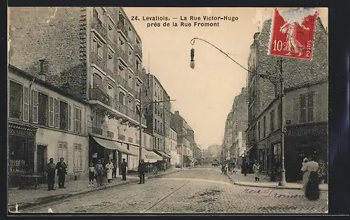AK Levallois, La Rue Victor-Hugo pres de la Rue Fromont