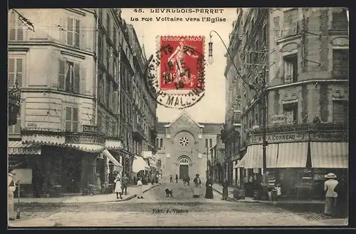AK Levallois-Perret, La rue Voltaire vers l`Eglise