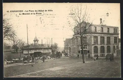 AK Courbevoie, La Place de l`Hotel de Ville-Le Marchè et la Poste