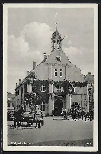 AK Wolgast, Rathaus mit Pferdekutschen