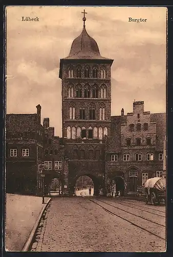 AK Lübeck, Strassenpartie mit Burgtor